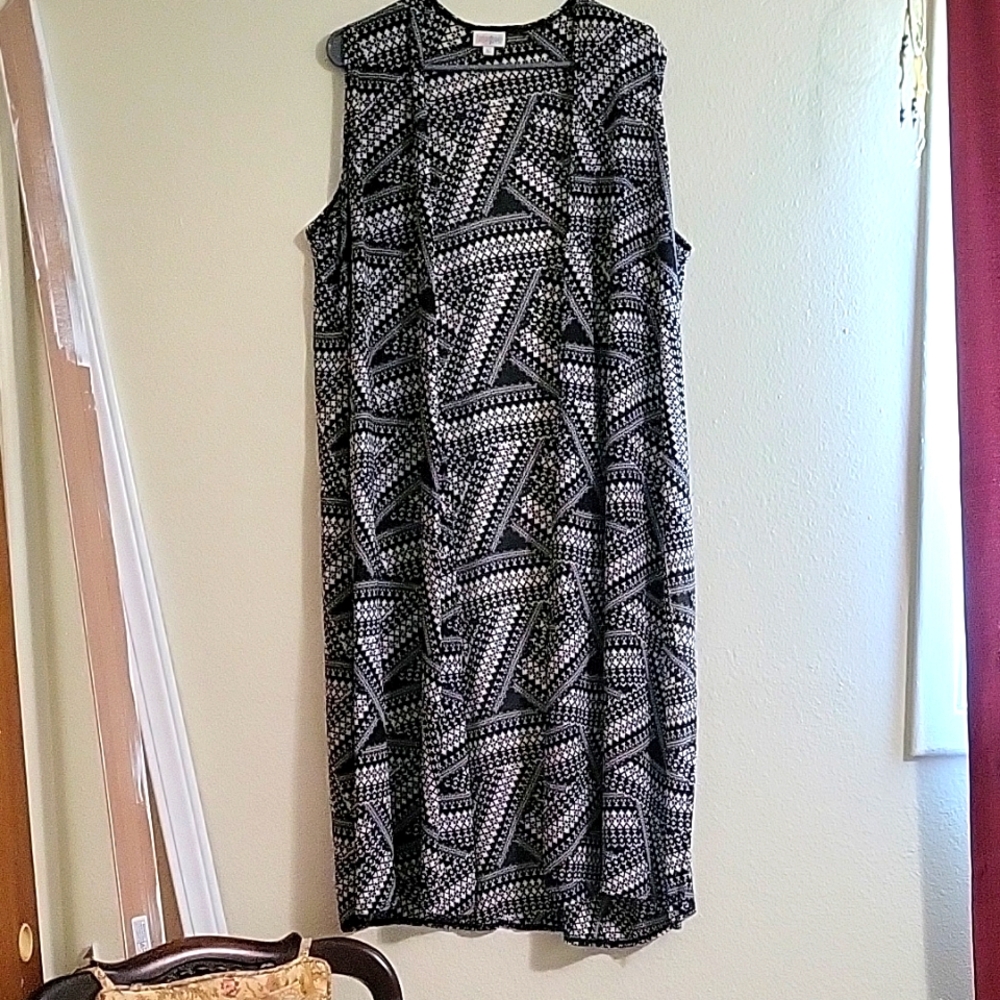 Black and White Geometric Lularoe Joy